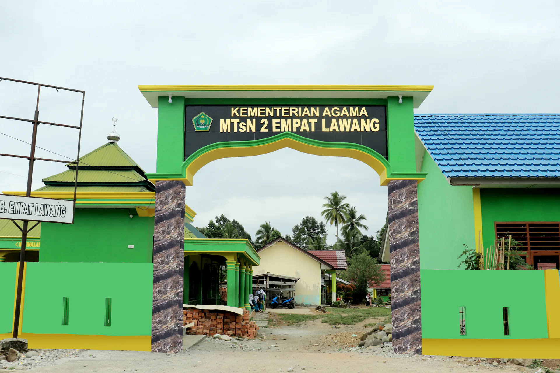 Gerbang MTsN 2 Empat Lawang